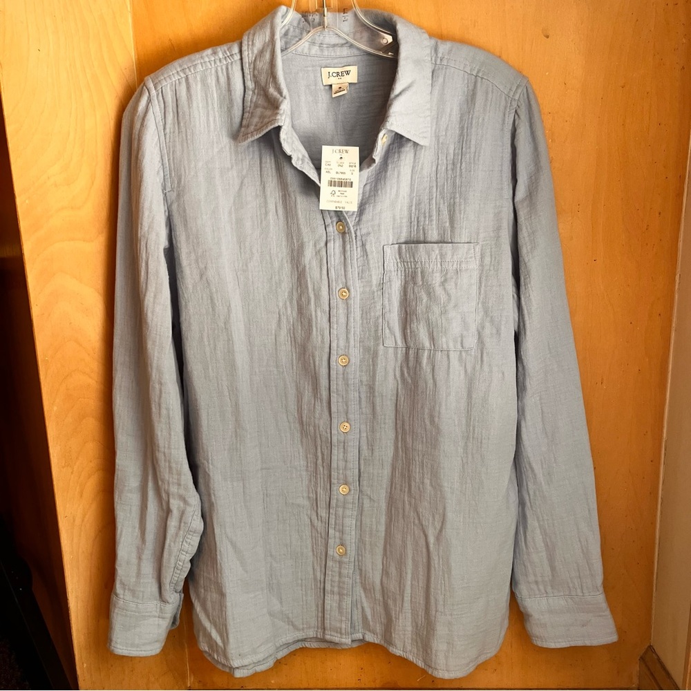 NWT Light Blue J. Crew Cotton Button-up Shirt with Pocket Size Small - VERY Soft